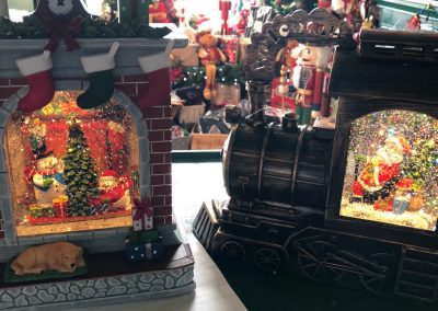 Olde Christmas Shoppe - fireplace Decorations